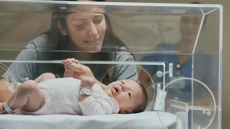 Prematüre bebek sağlık sigortası ve küvöz bakımı